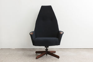 MC Adrian Pearsall Chair