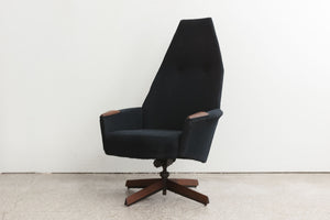 MC Adrian Pearsall Chair