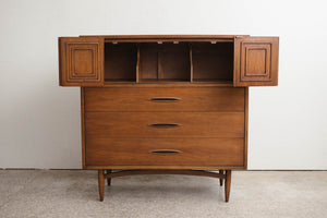 Broyhill Sculptra Highboy
