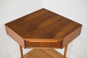 MC Corner Desk