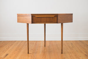 MC Corner Desk