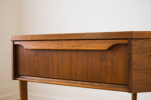 MC Corner Desk