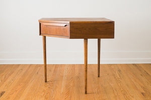 MC Corner Desk