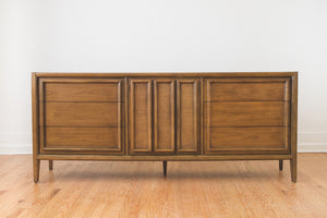 MC Credenza