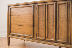 MC Credenza