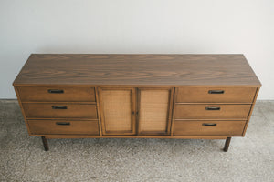 MC Credenza