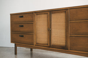 MC Credenza