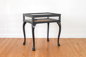 Traditional Display Table