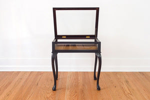 Traditional Display Table