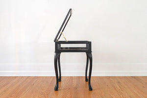 Traditional Display Table